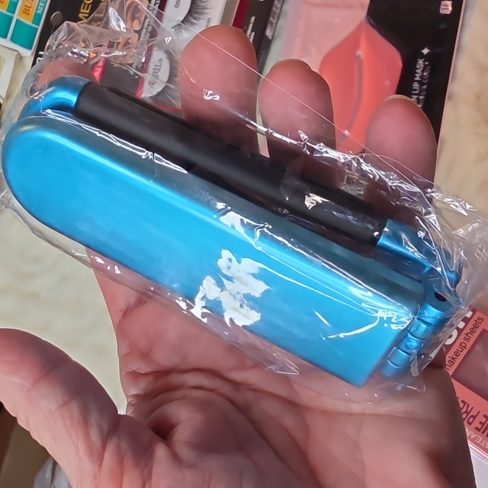 Beauty Bundle Weekend Must Haves Refresher Kit - Picture 5 of 11